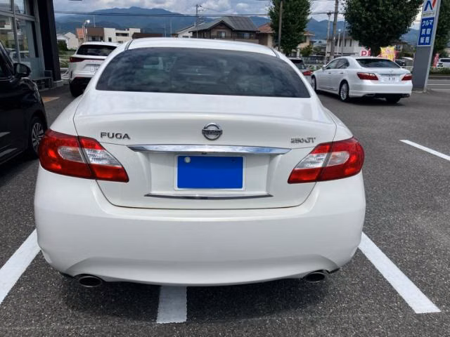NISSAN FUGA