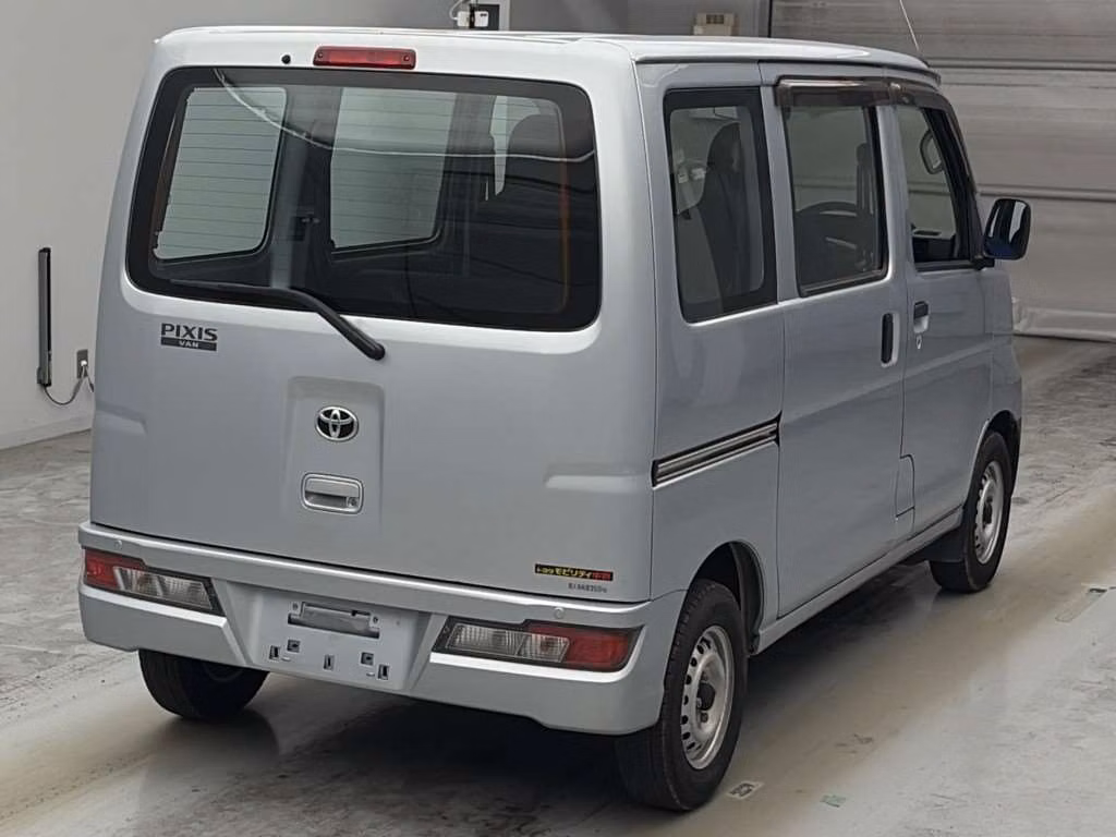 TOYOTA PIXIS VAN