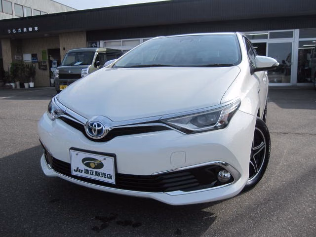 TOYOTA AURIS