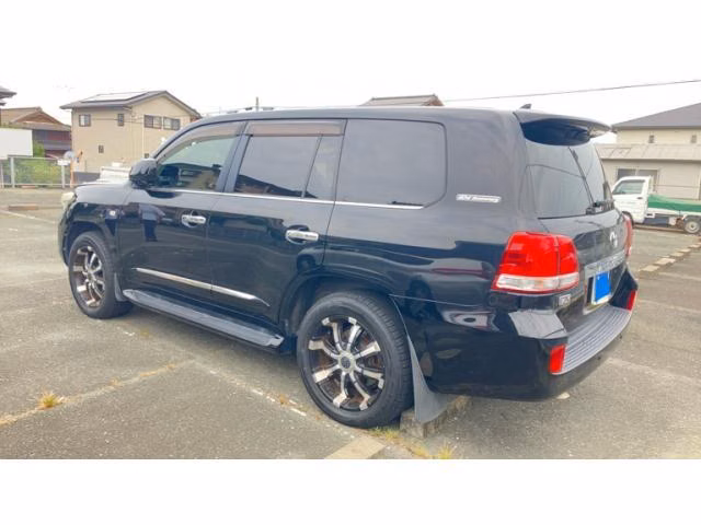 TOYOTA LAND CRUISER