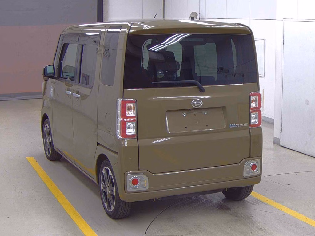 DAIHATSU WAKE