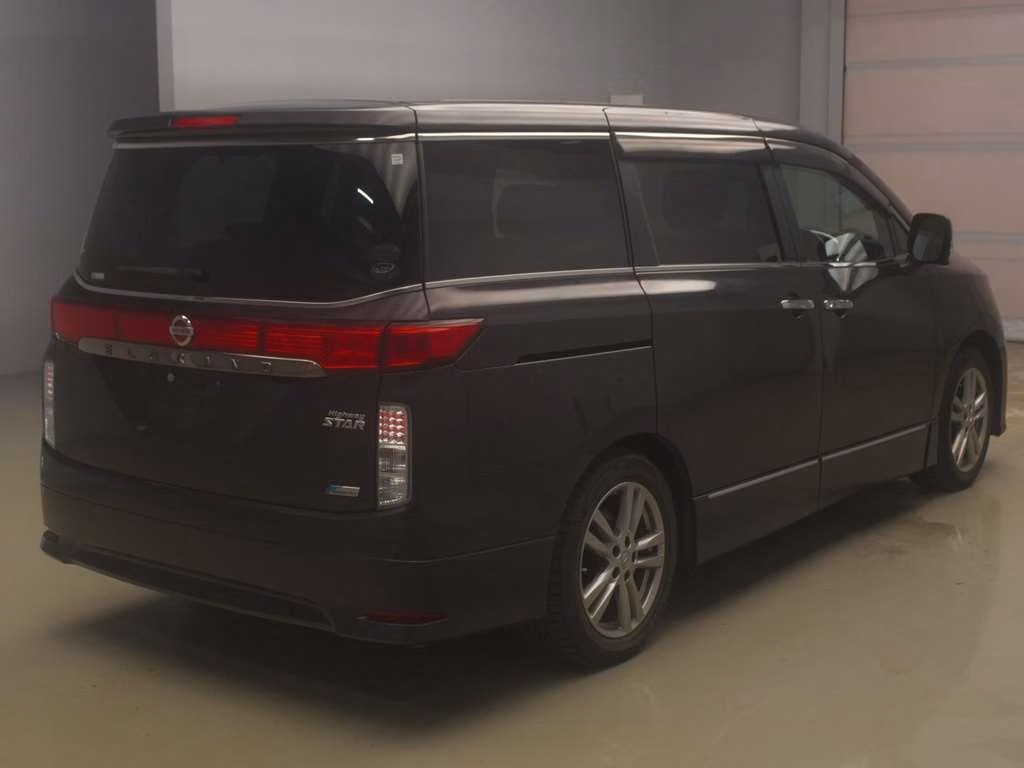 NISSAN ELGRAND