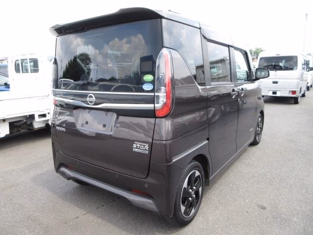 NISSAN ROOX