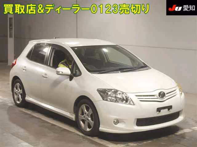 TOYOTA AURIS