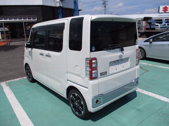 TOYOTA PIXIS MEGA