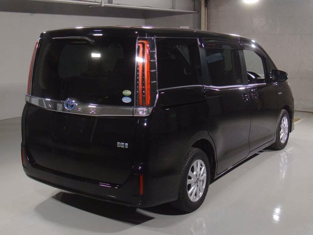 TOYOTA NOAH