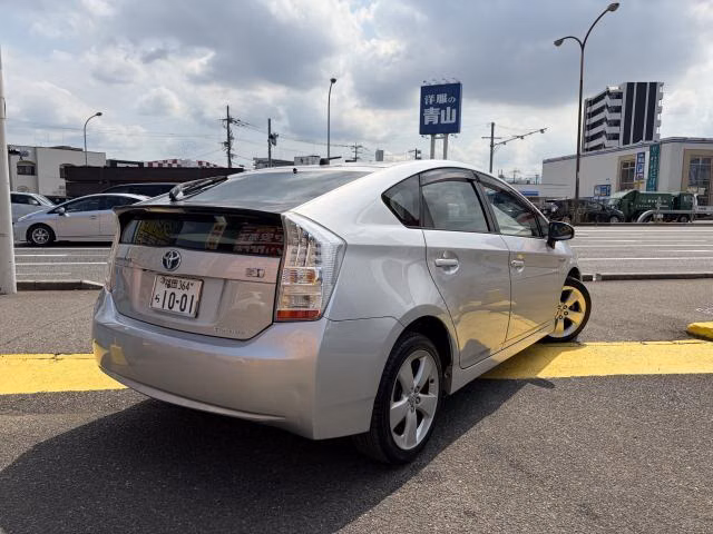 TOYOTA PRIUS