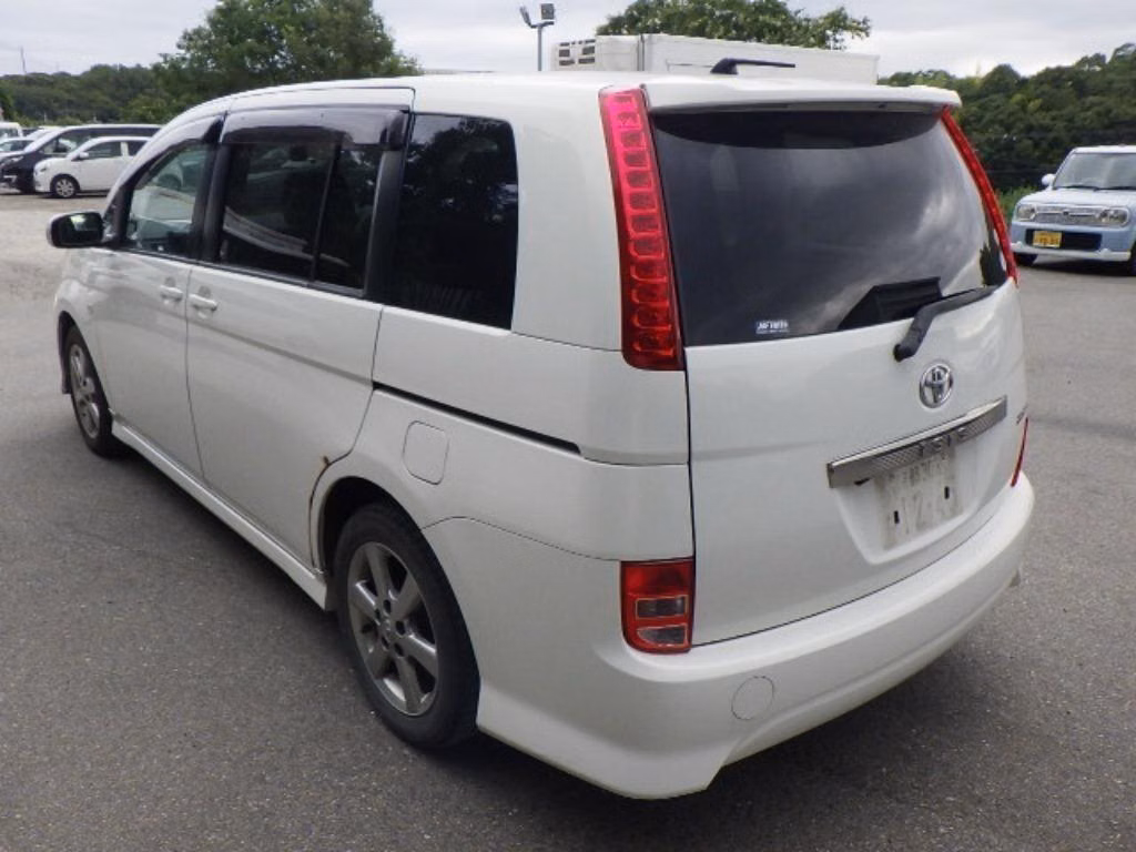 TOYOTA ISIS