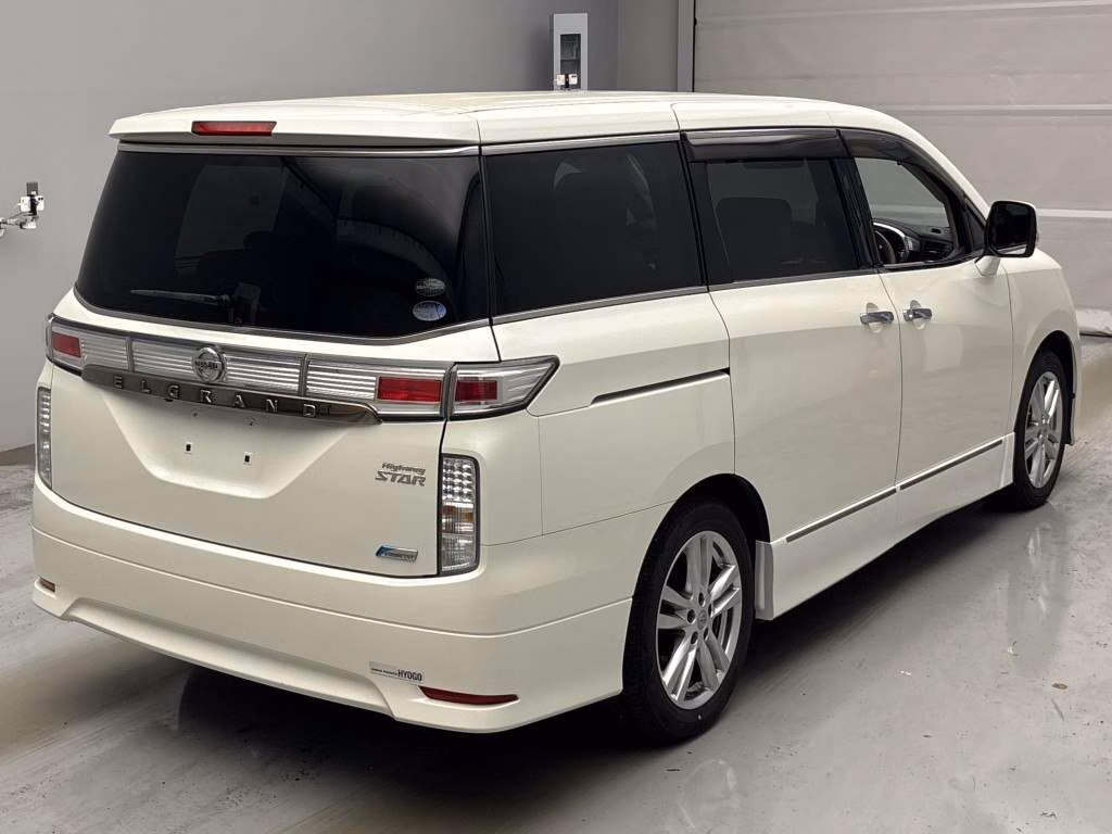 NISSAN ELGRAND