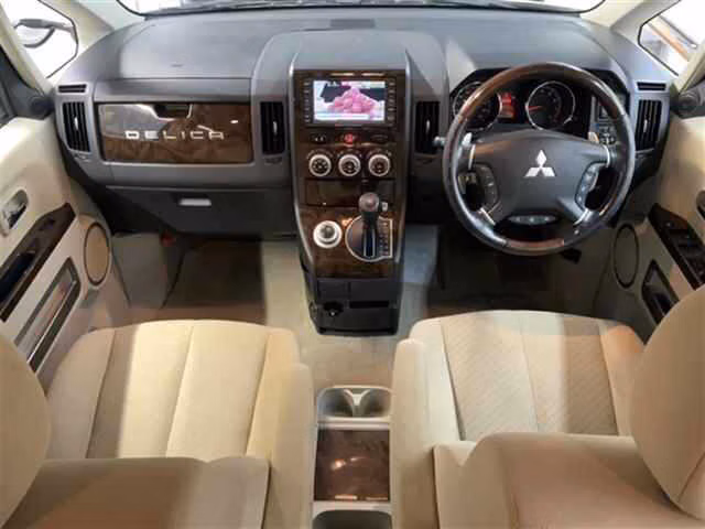 MITSUBISHI DELICA D:5