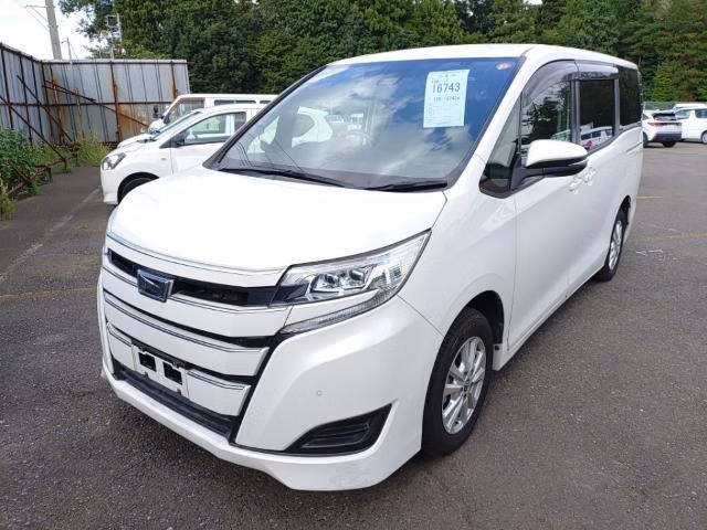 TOYOTA NOAH