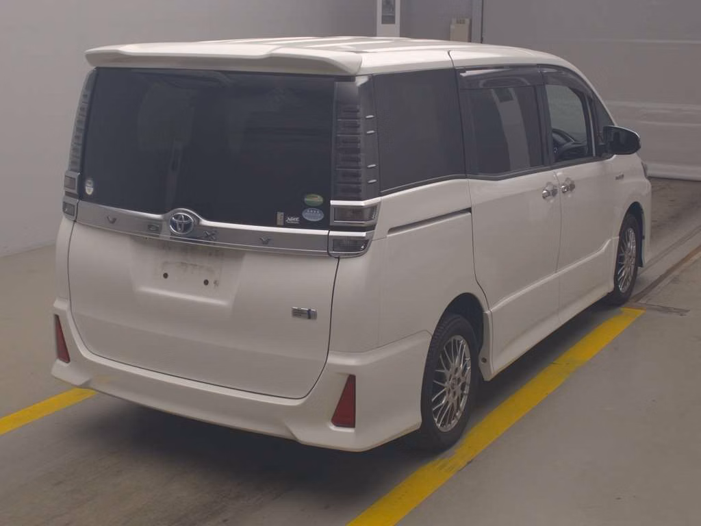 TOYOTA VOXY