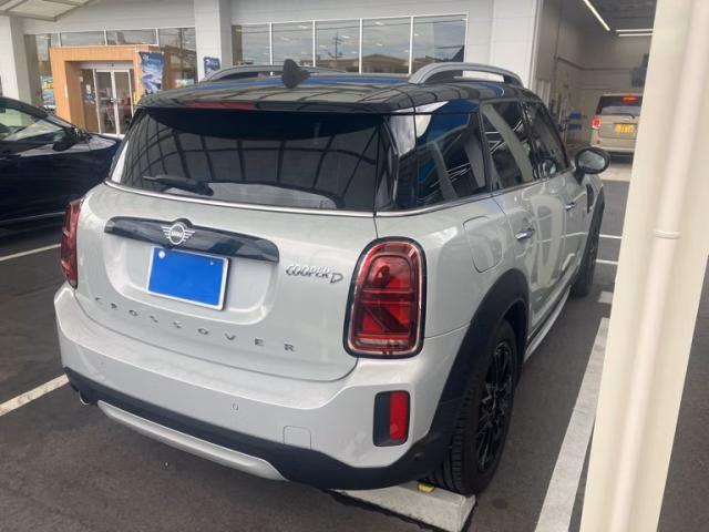 MINI CROSSOVER