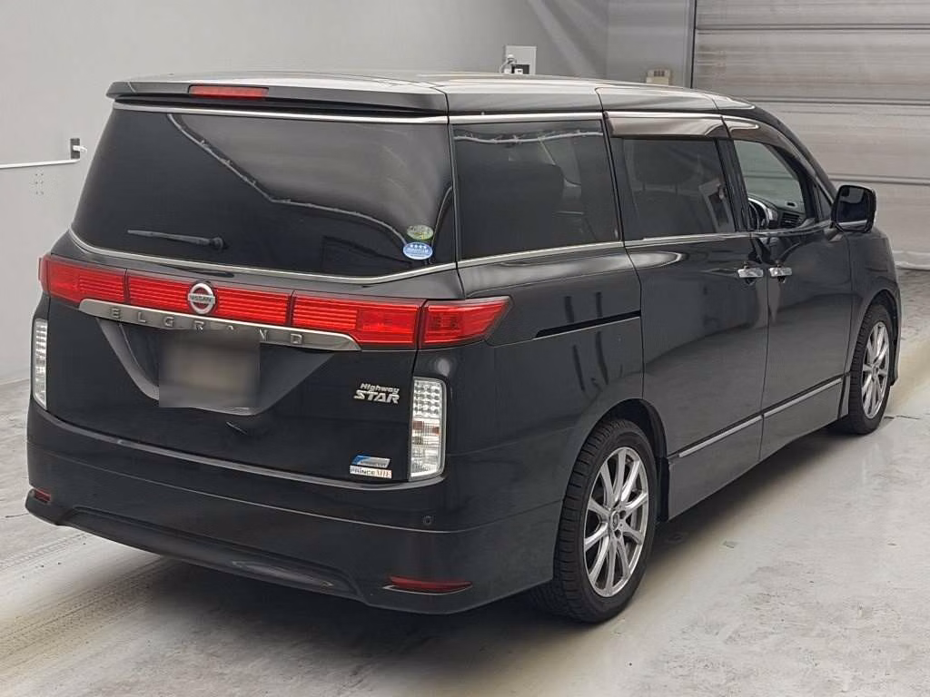 NISSAN ELGRAND