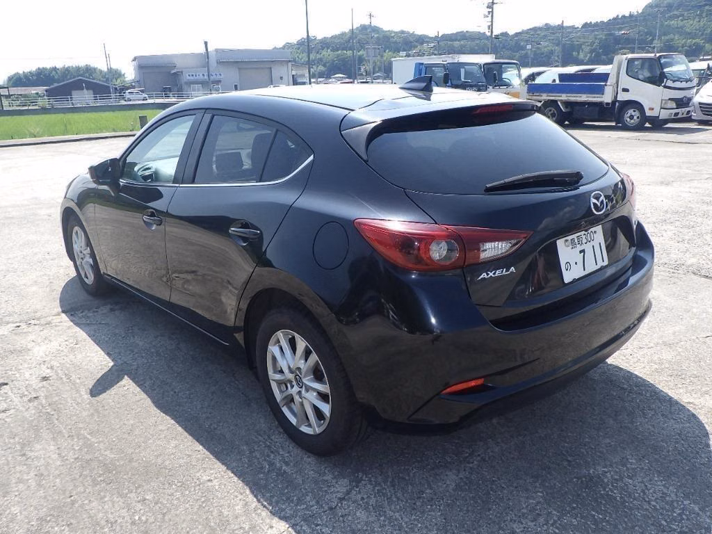 MAZDA AXELA