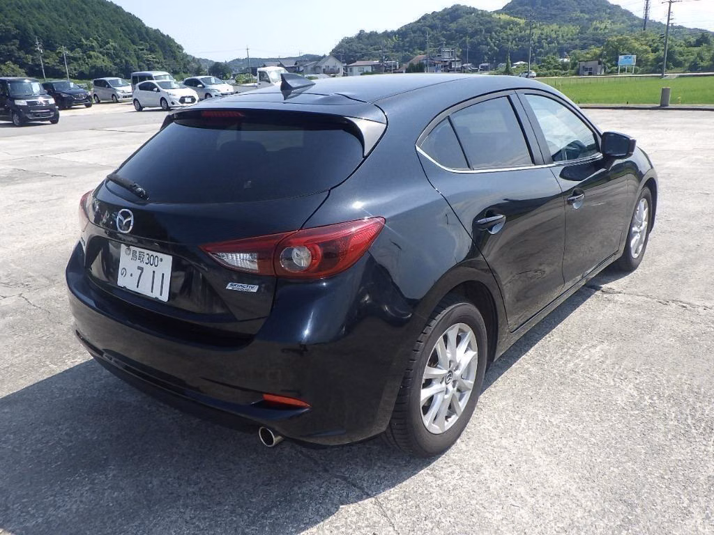MAZDA AXELA