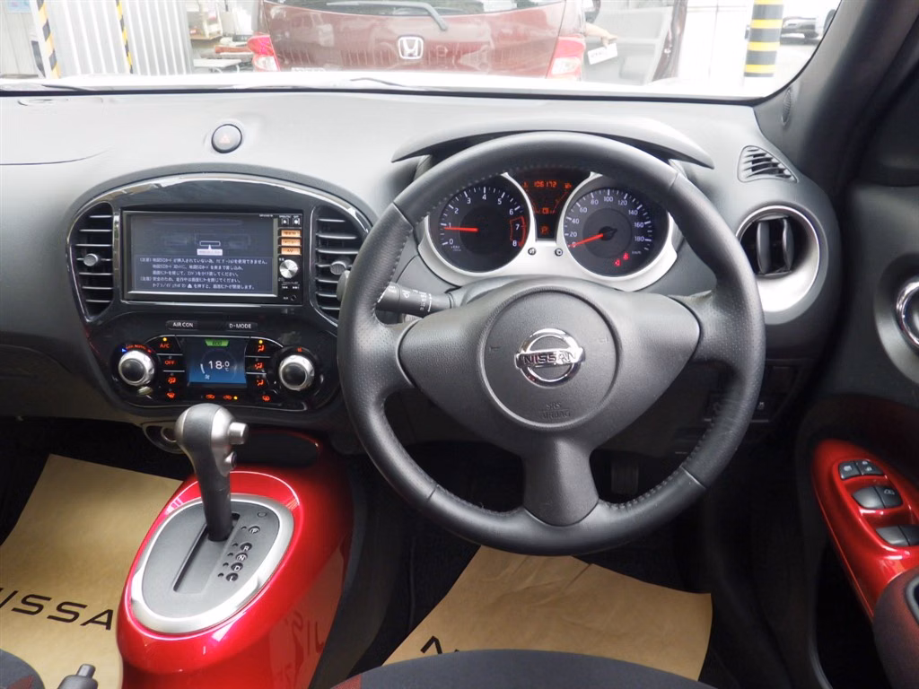 NISSAN JUKE