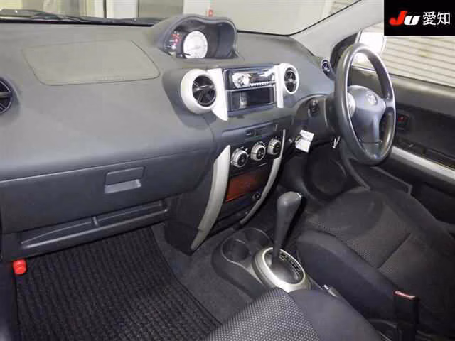 TOYOTA IST