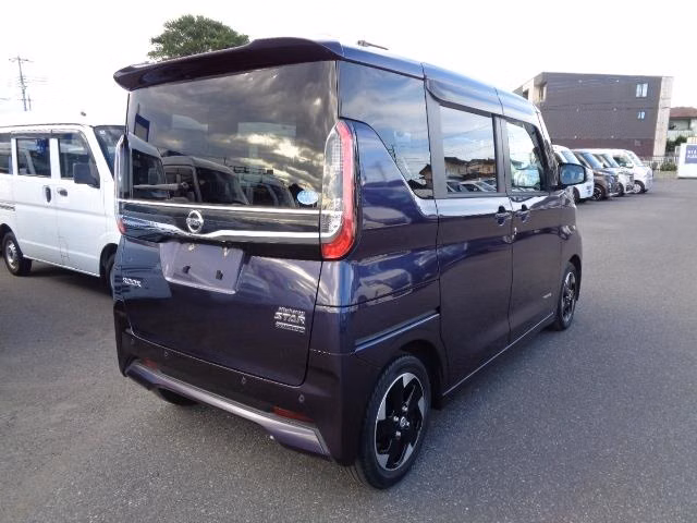 NISSAN ROOX