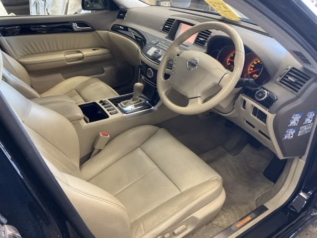 NISSAN FUGA