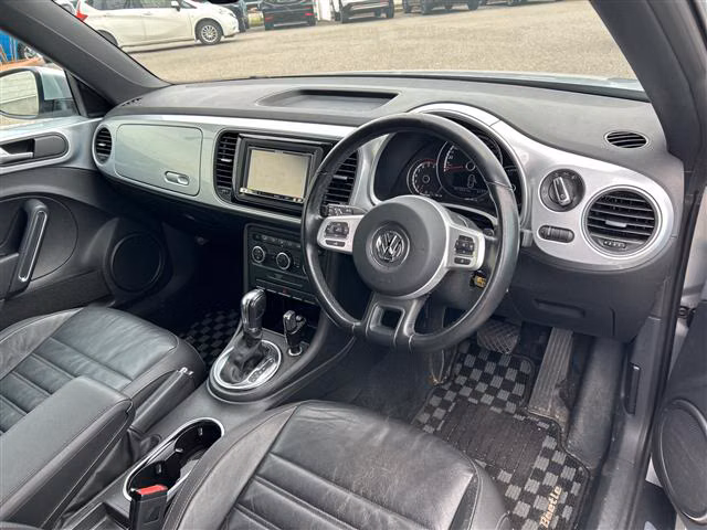 VOLKSWAGEN BEETLE