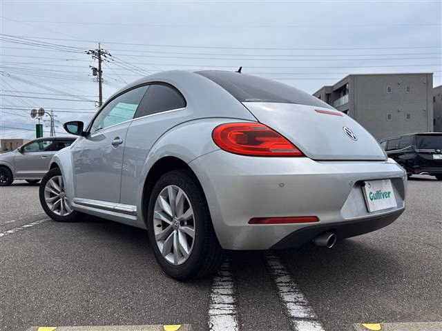 VOLKSWAGEN BEETLE