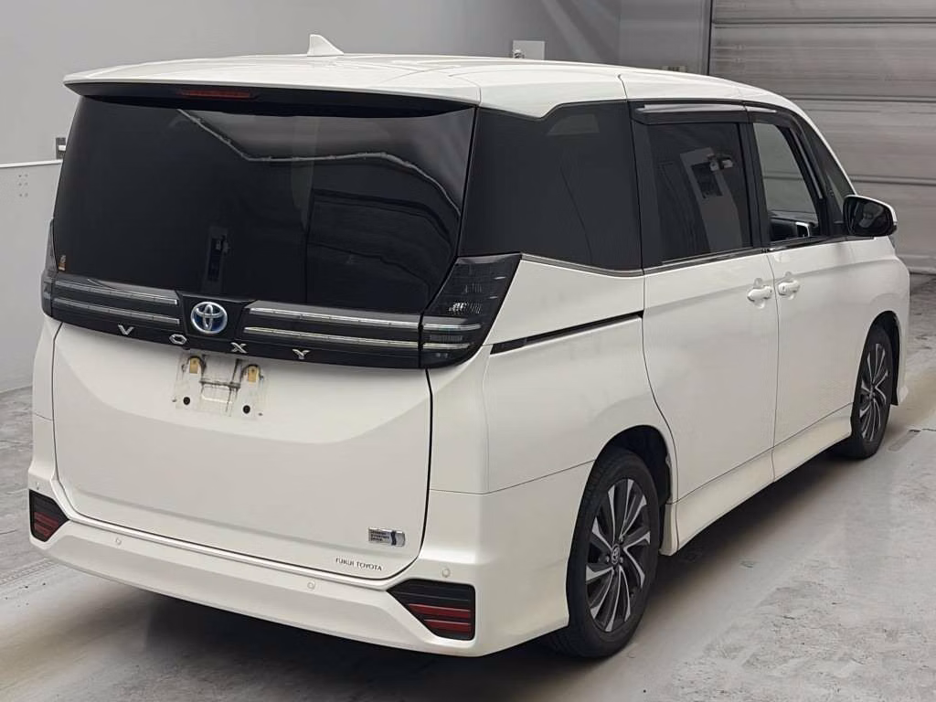 TOYOTA VOXY