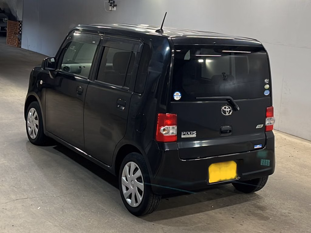 TOYOTA PIXIS SPACE
