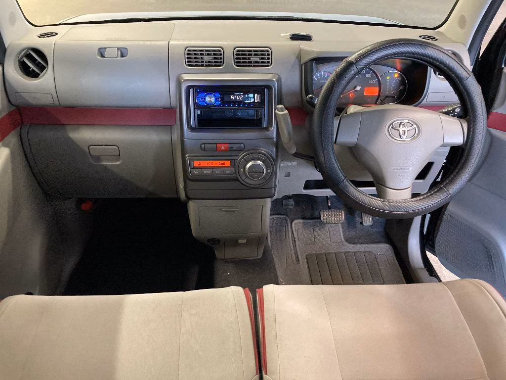 TOYOTA PIXIS SPACE