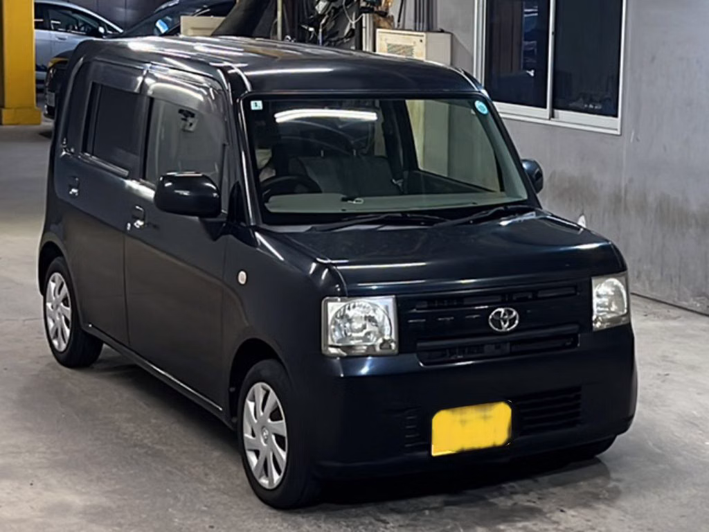TOYOTA PIXIS SPACE