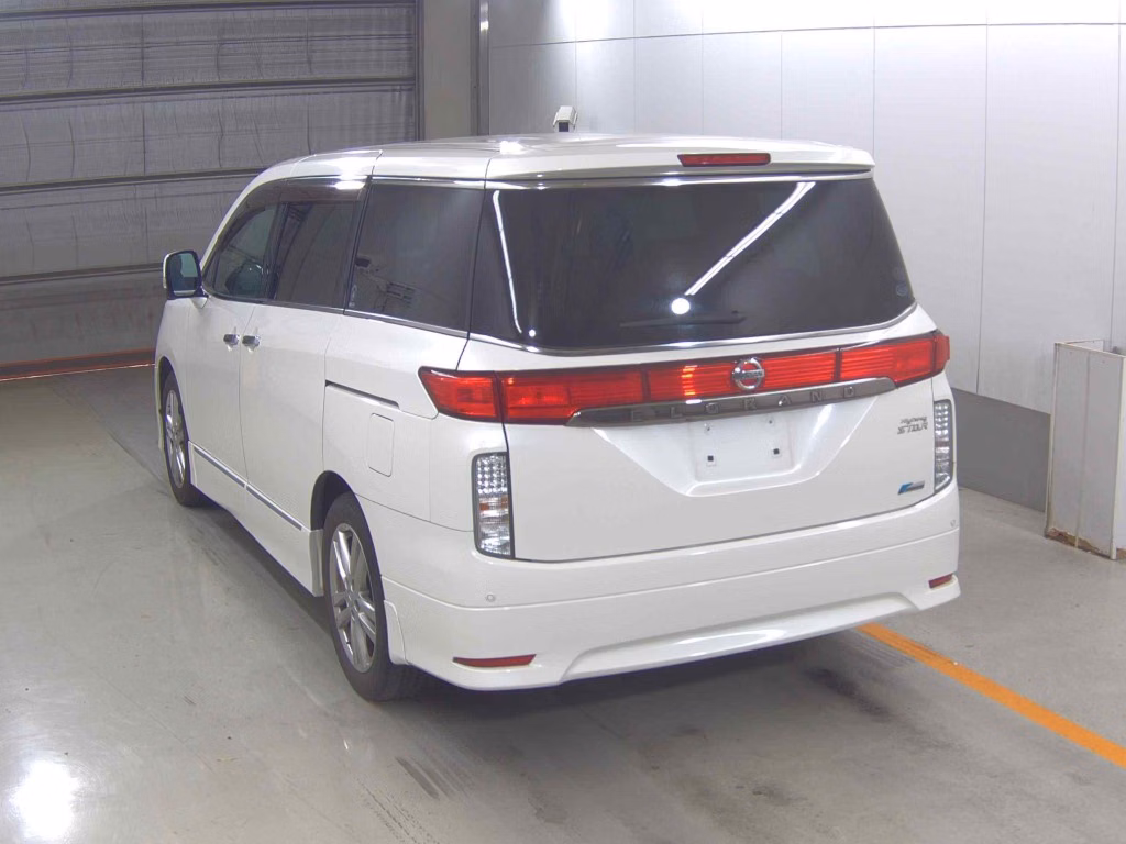 NISSAN ELGRAND