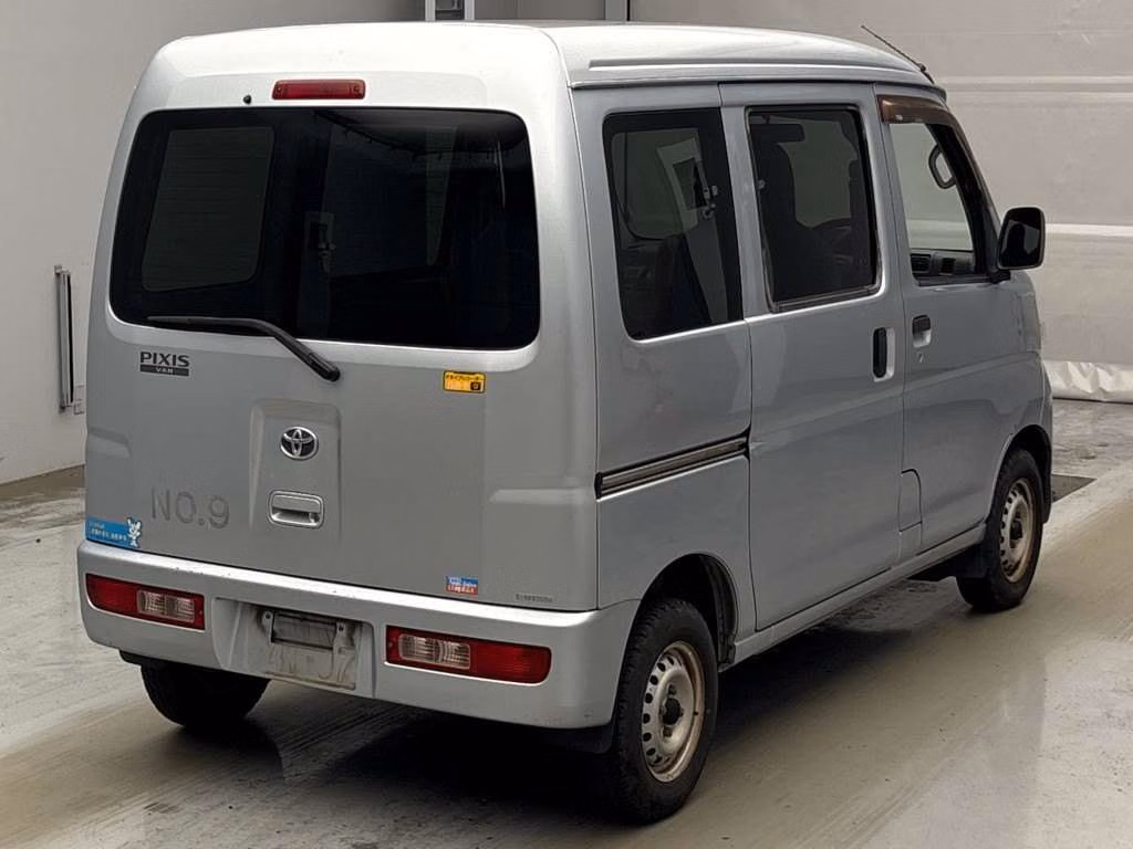 TOYOTA PIXIS VAN