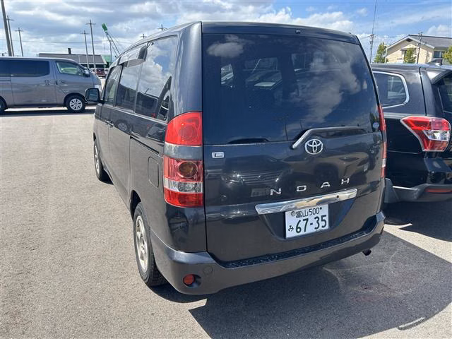 TOYOTA NOAH