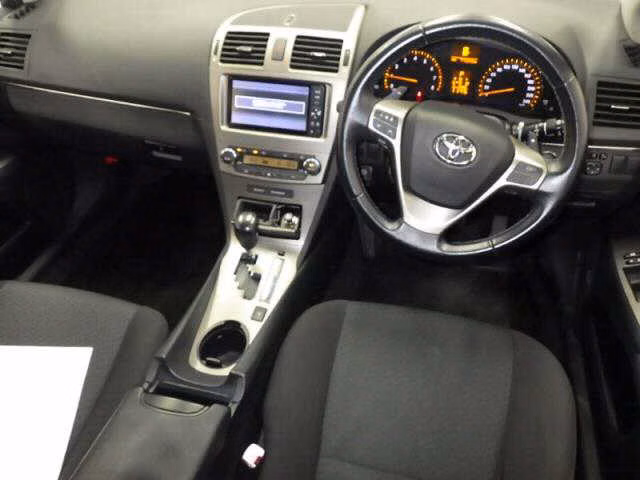 TOYOTA AVENSIS