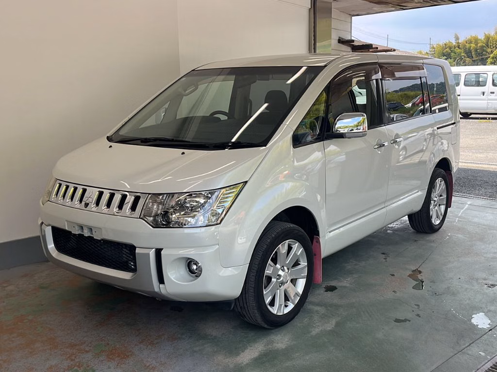 MITSUBISHI DELICA D:5