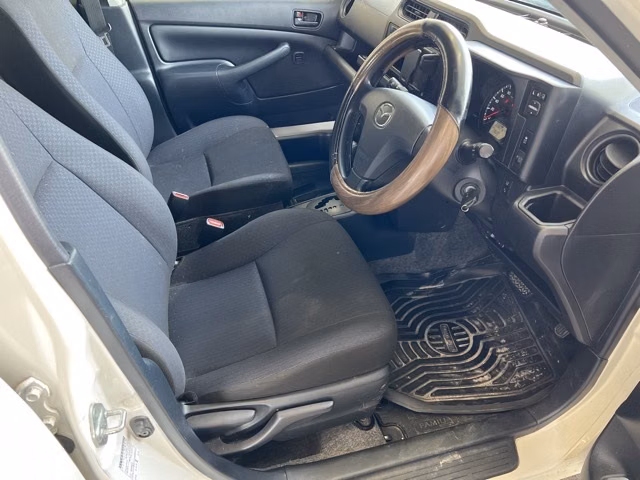 MAZDA FAMILIA