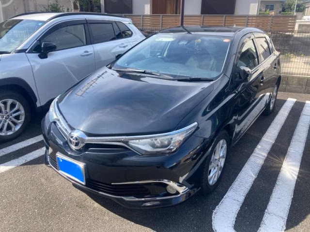 TOYOTA AURIS