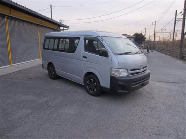 TOYOTA HIACE