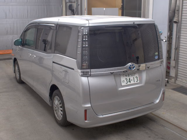 TOYOTA VOXY