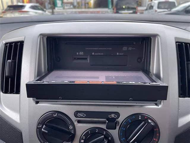 NISSAN NV200