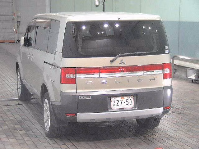 MITSUBISHI DELICA D:5
