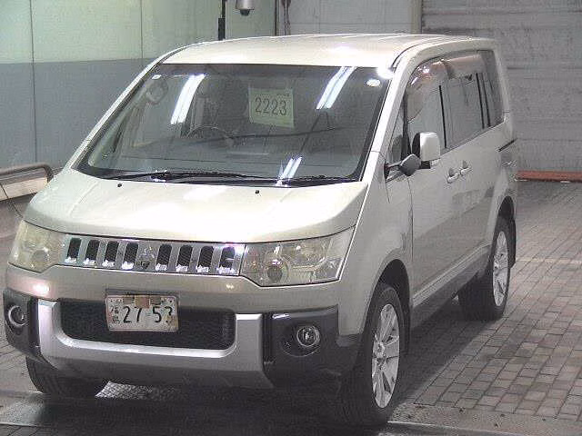 MITSUBISHI DELICA D:5