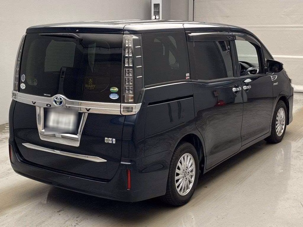 TOYOTA VOXY