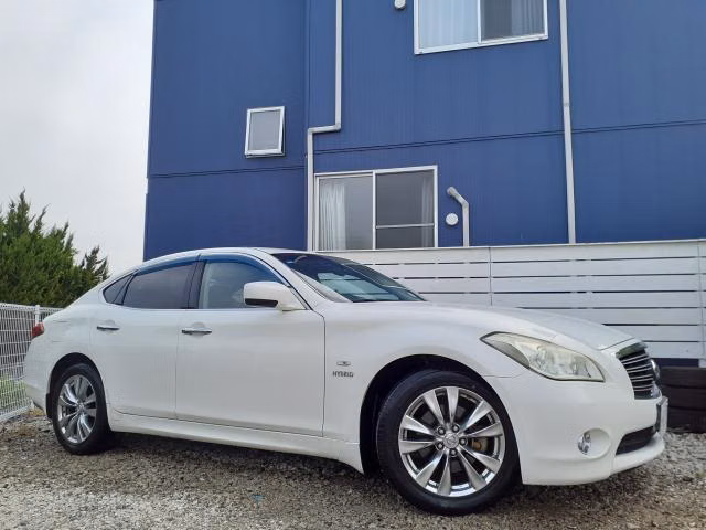 NISSAN FUGA