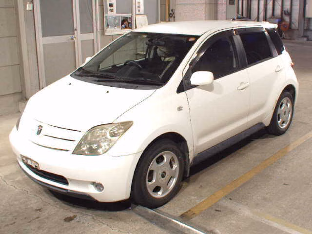 TOYOTA IST