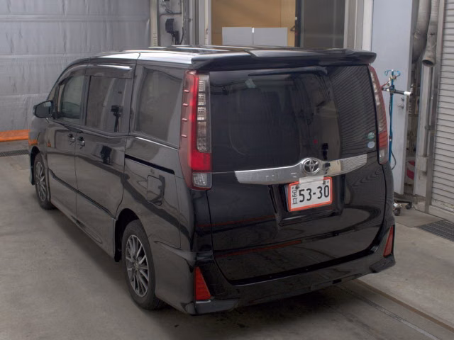 TOYOTA NOAH