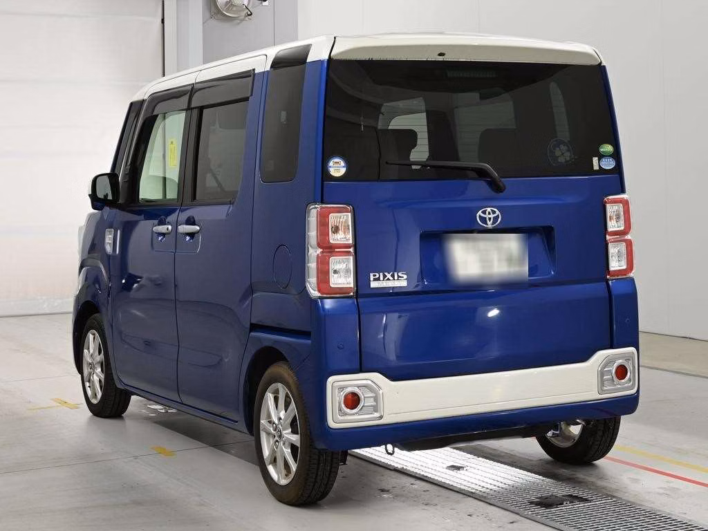 TOYOTA PIXIS MEGA
