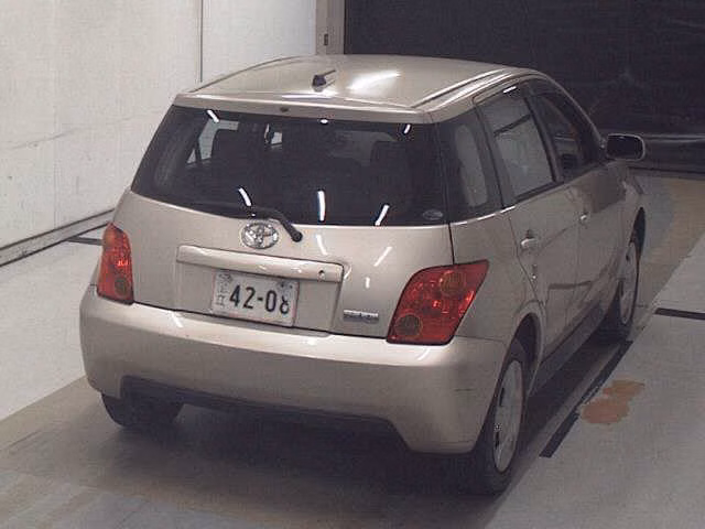 TOYOTA IST