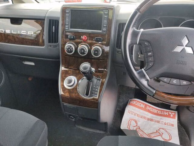 MITSUBISHI DELICA D:5