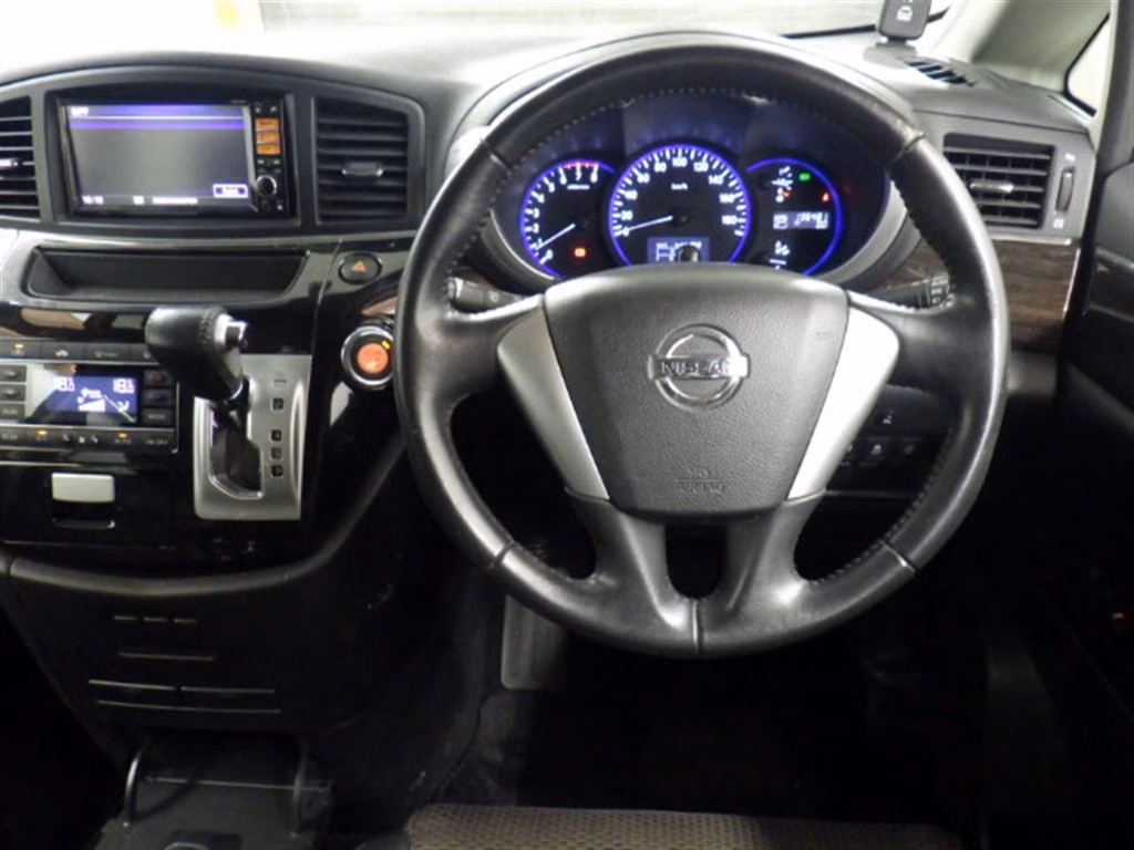 NISSAN ELGRAND